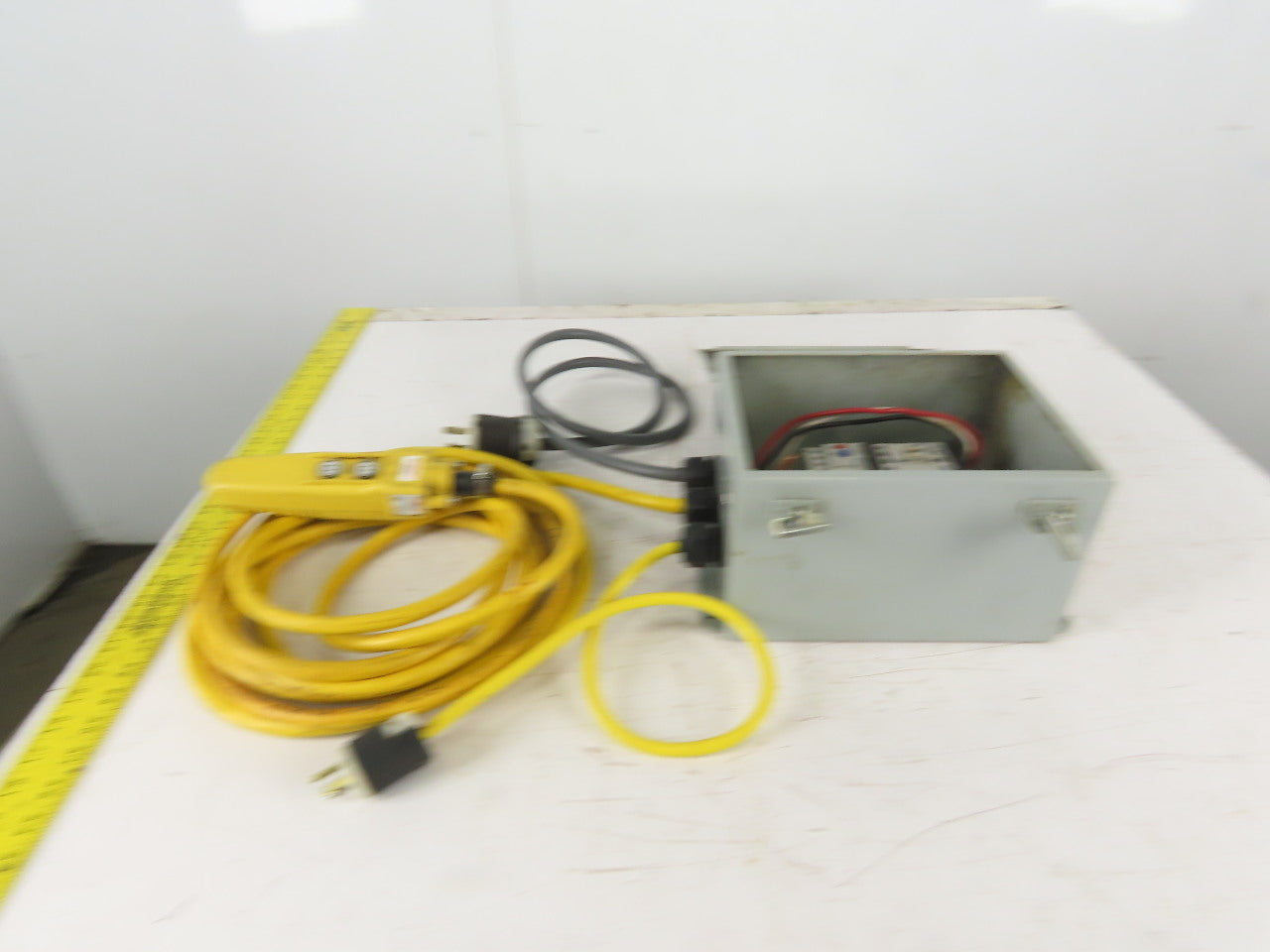 Allen Bradley 600V 30A 3Ph 7.5Hp Pendant Hoist Control Assembly 110V Control