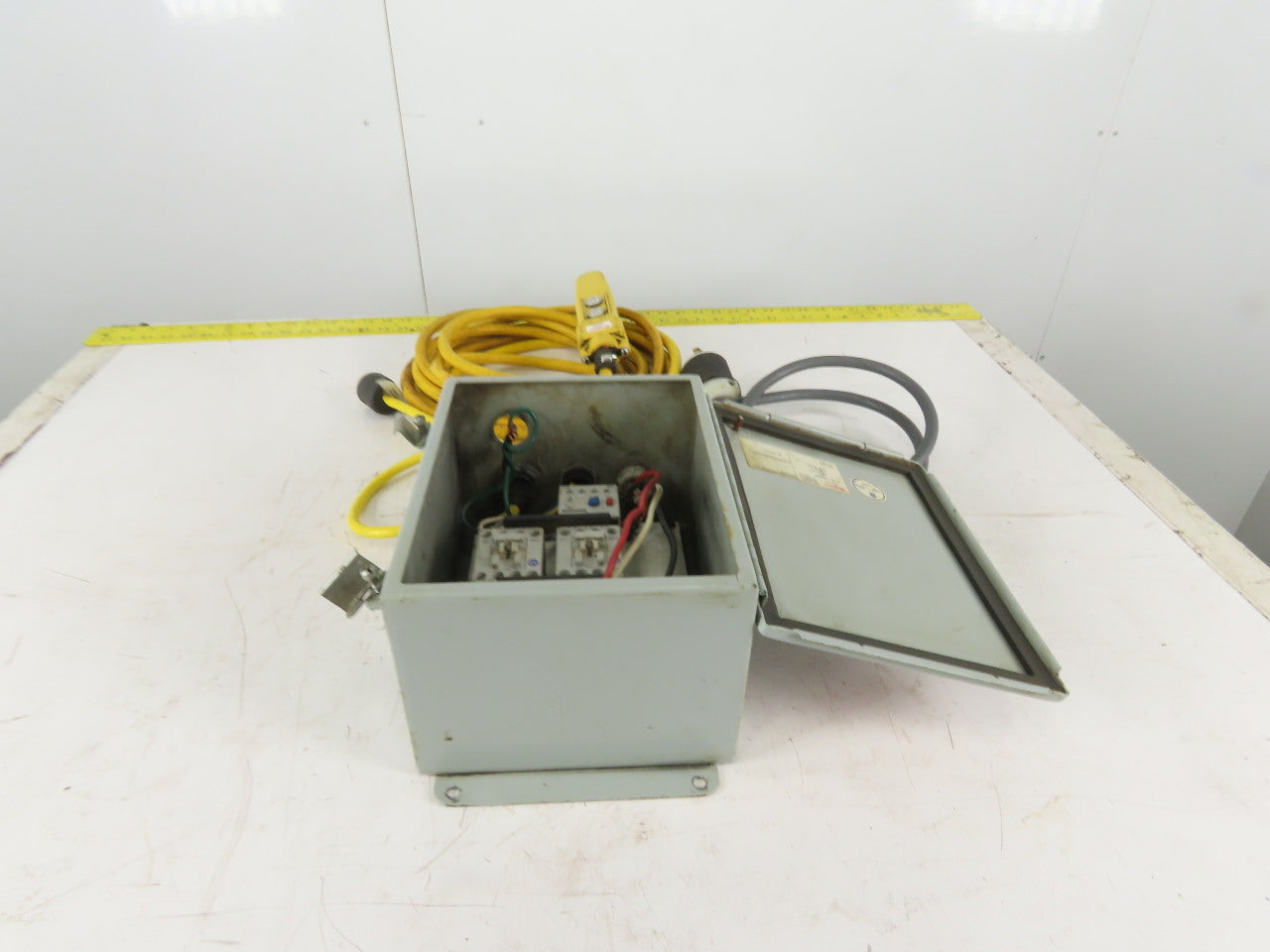 Allen Bradley 600V 30A 3Ph 7.5Hp Pendant Hoist Control Assembly 110V Control