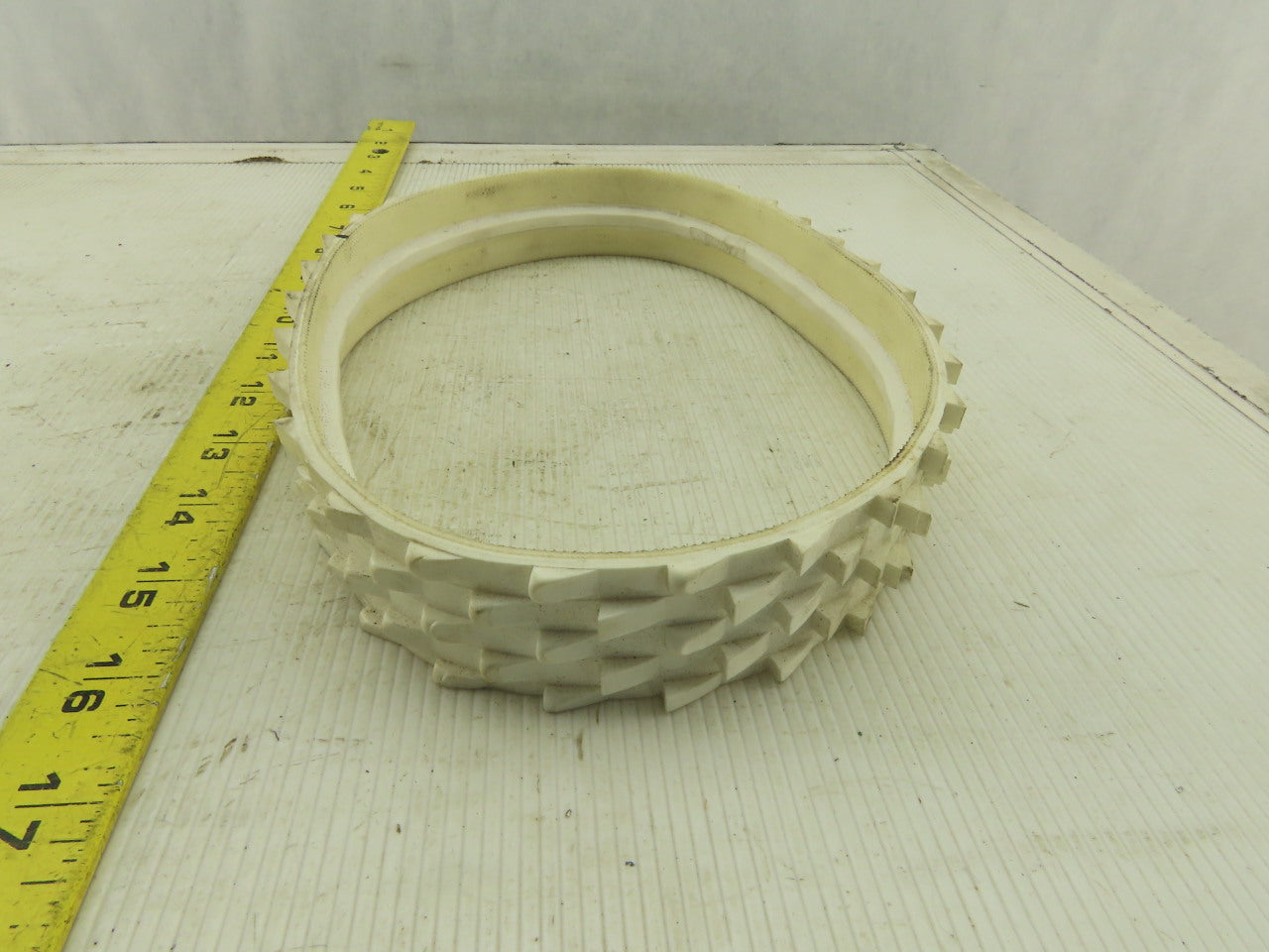 34mm 200mm Rubber Spiked Incline Endless Conveyor Belt Center Tracking 200mm
