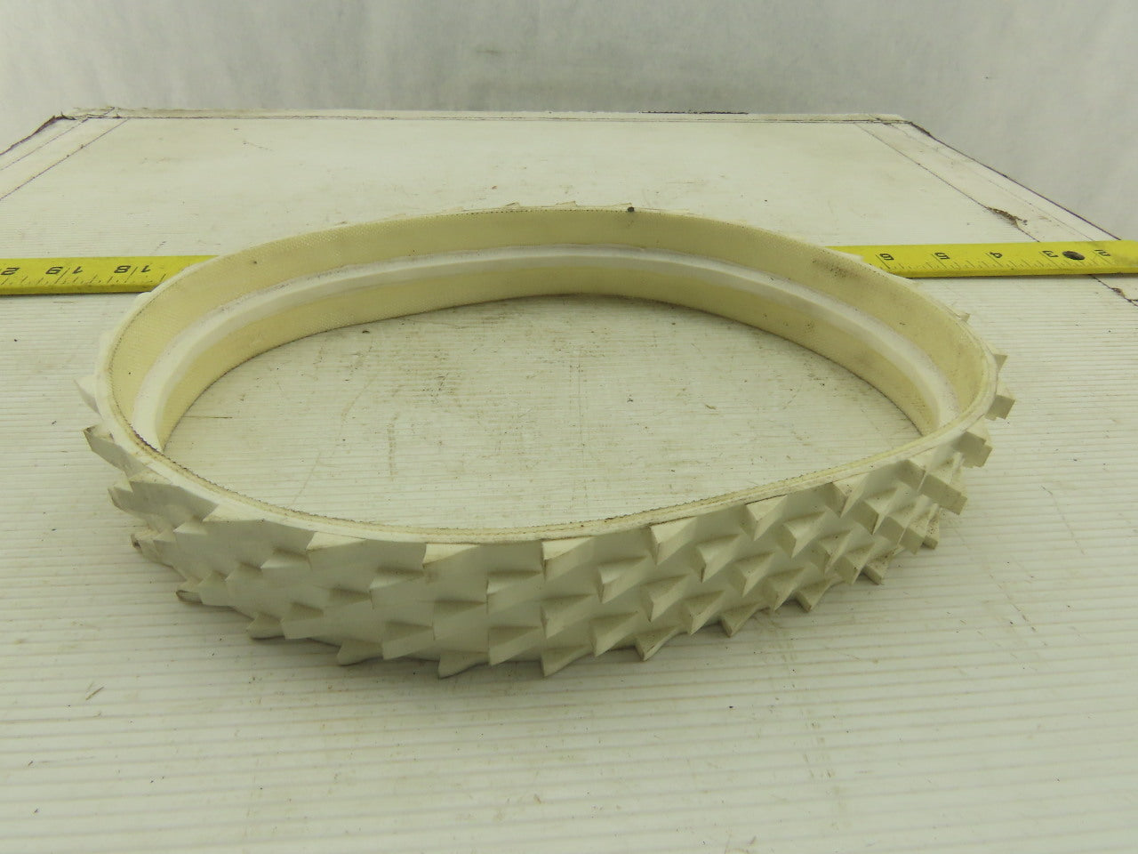 34mm 200mm Rubber Spiked Incline Endless Conveyor Belt Center Tracking 200mm