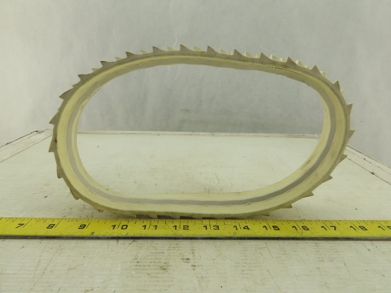 34mm 200mm Rubber Spiked Incline Endless Conveyor Belt Center Tracking 200mm