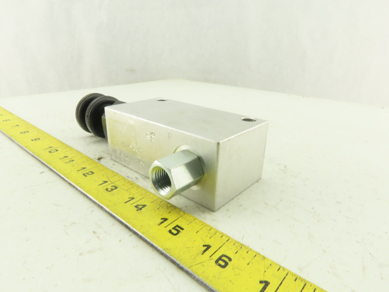 PVM-24A Hydraulic Flow Control Valve With Return 1/4"