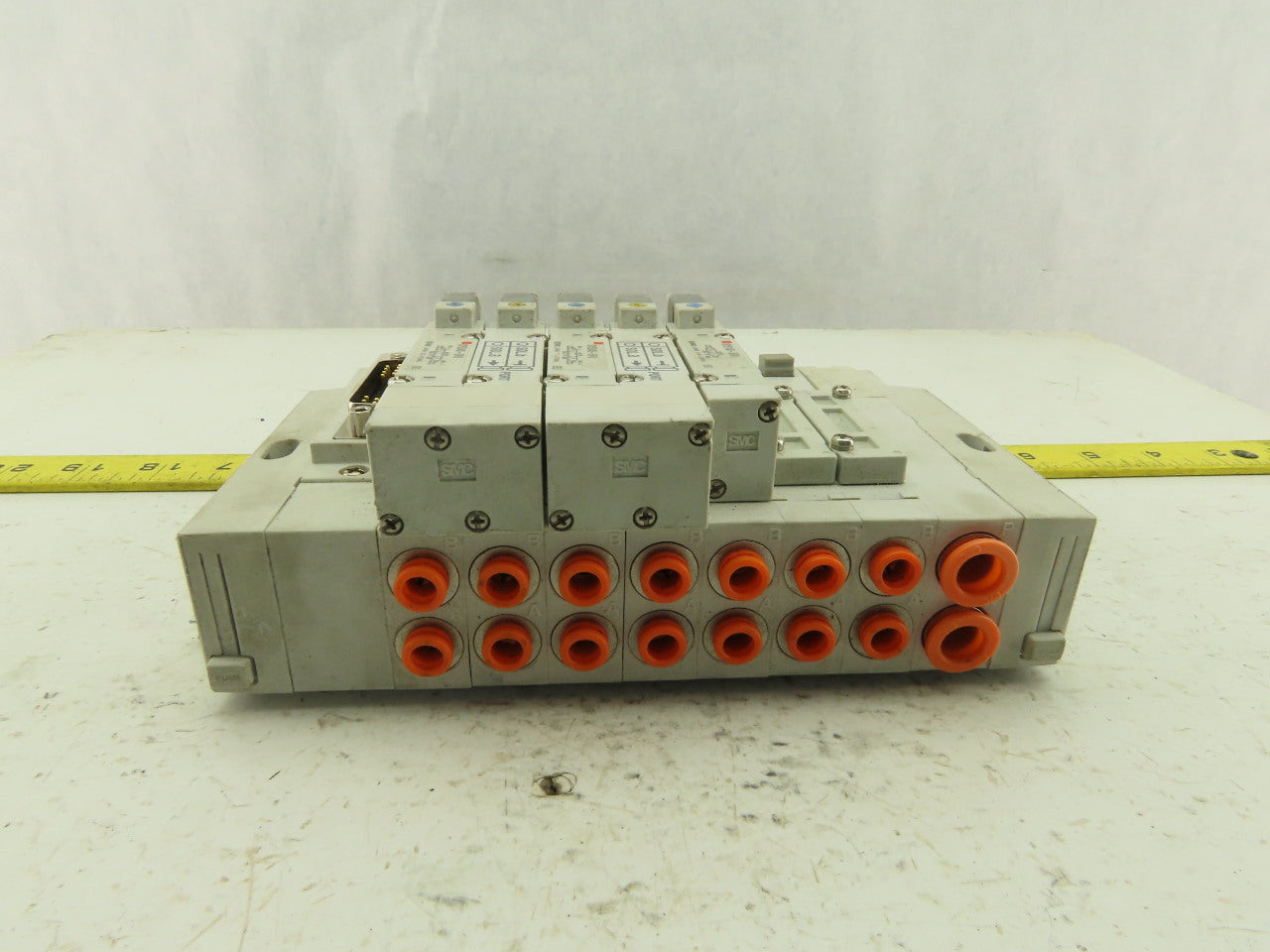 SMC SS5Y5-45NFD-07U Pneumatic Logic Manifold 24V Valve Bank