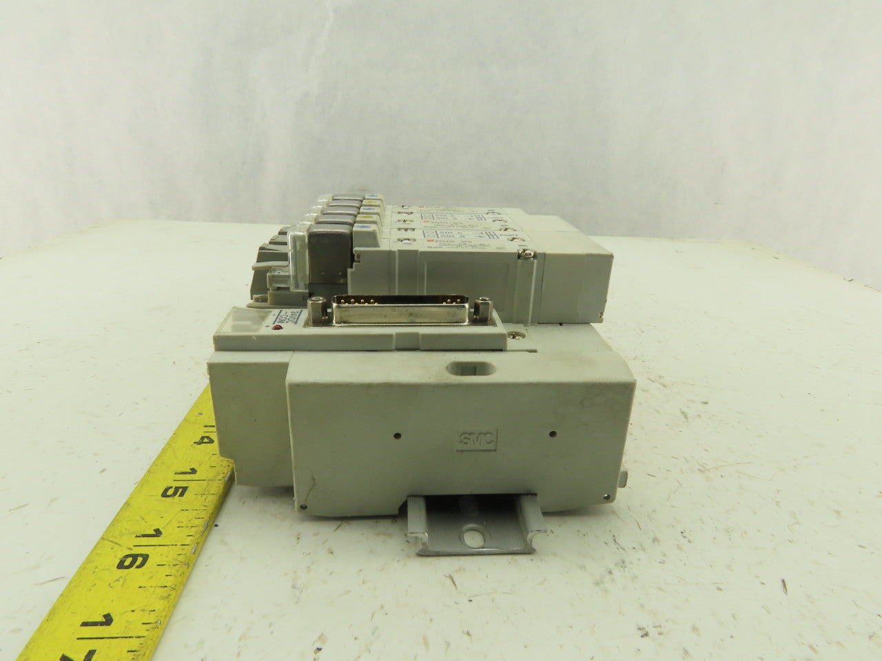 SMC SS5Y5-45NFD-07U Pneumatic Logic Manifold 24V Valve Bank