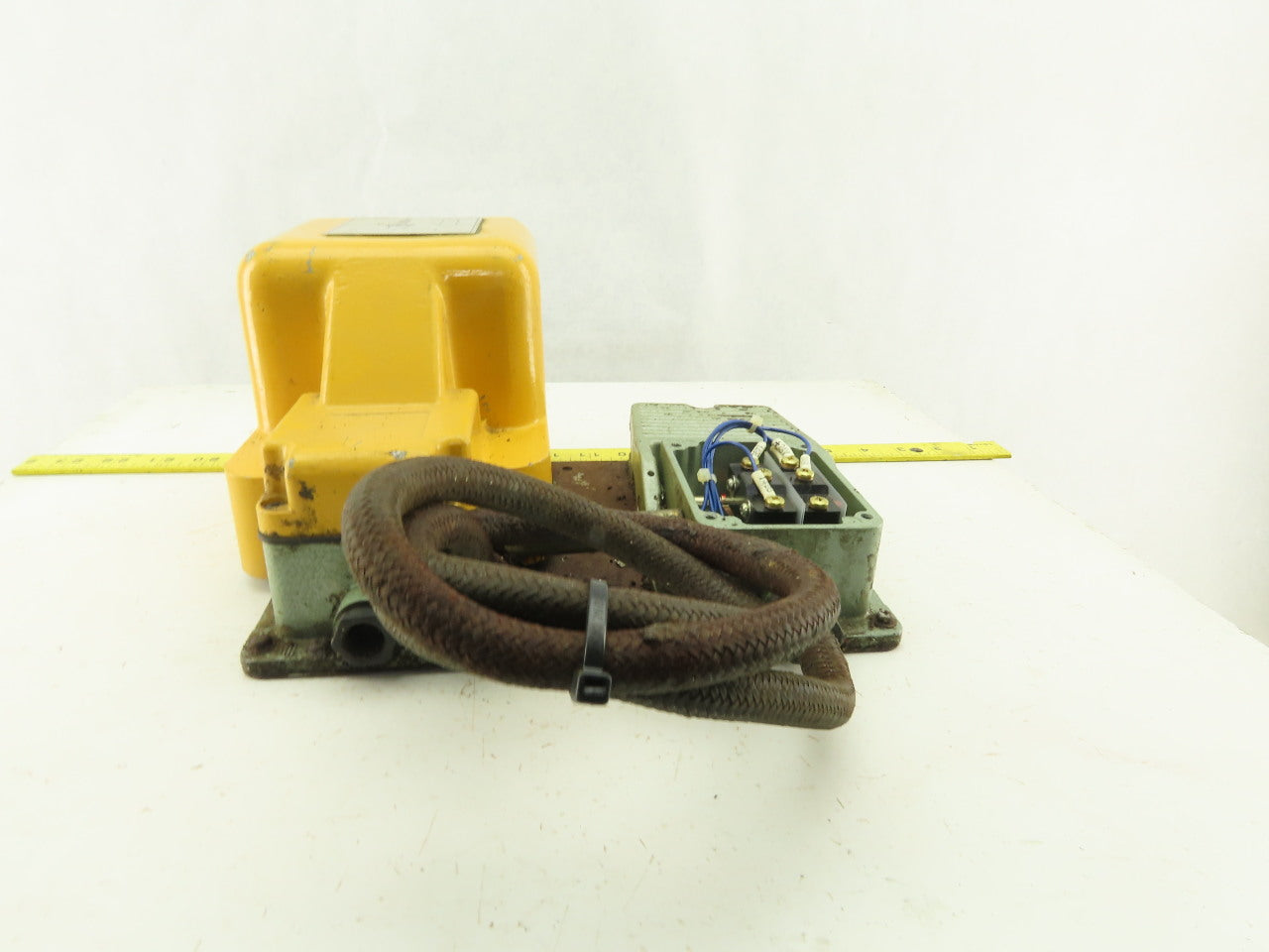Double Foot Operator Control Switch 24VDC  Missing One Guard