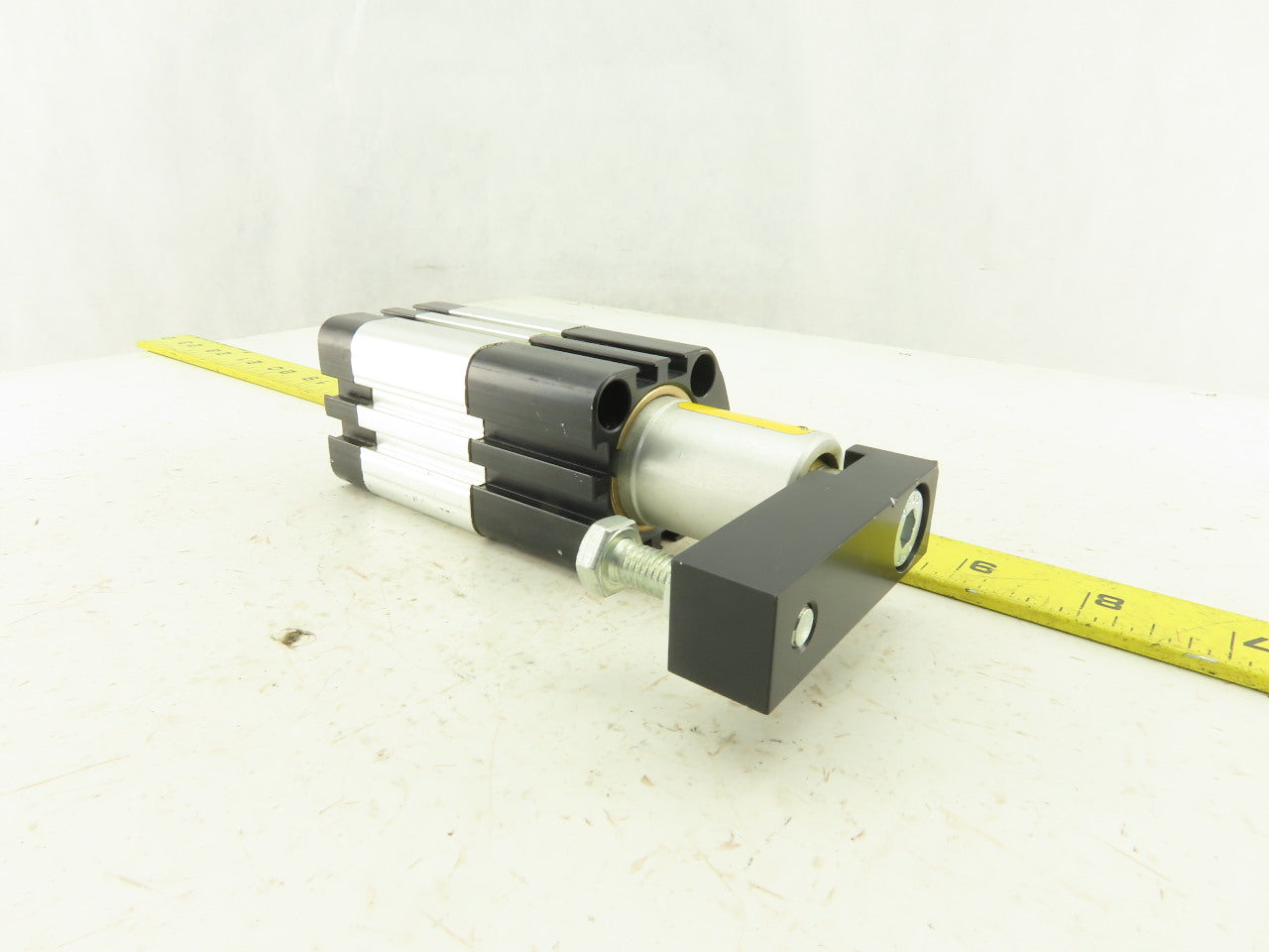 Parker P1M032KHFBC6N20 32mm Bore 32mm Stroke 1/4 Turn Air Cylinder Swing Clamp