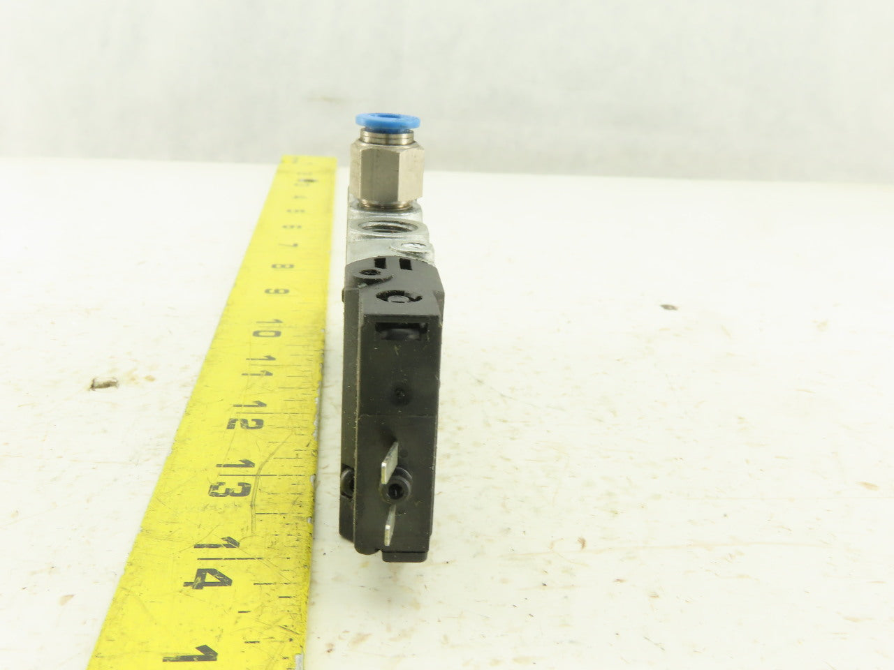 Festo CPE14-M1BH-5J-QS-6 Pneumatic Solenoid Valve 24VDC