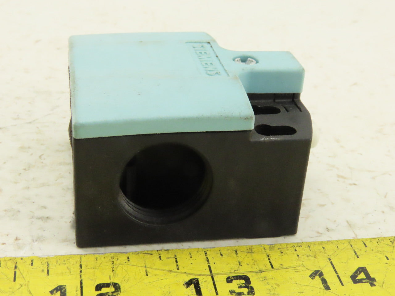 Siemens 3SE5 242-0BC05 400V 1NO/1NC Momentary Contact Position Switch