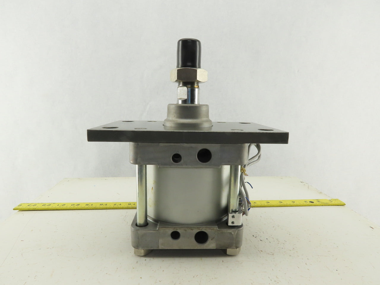 SMC CDS2F125-35-A54 125mm Bore 35mm Stroke Air Cylinder With Position Sensors