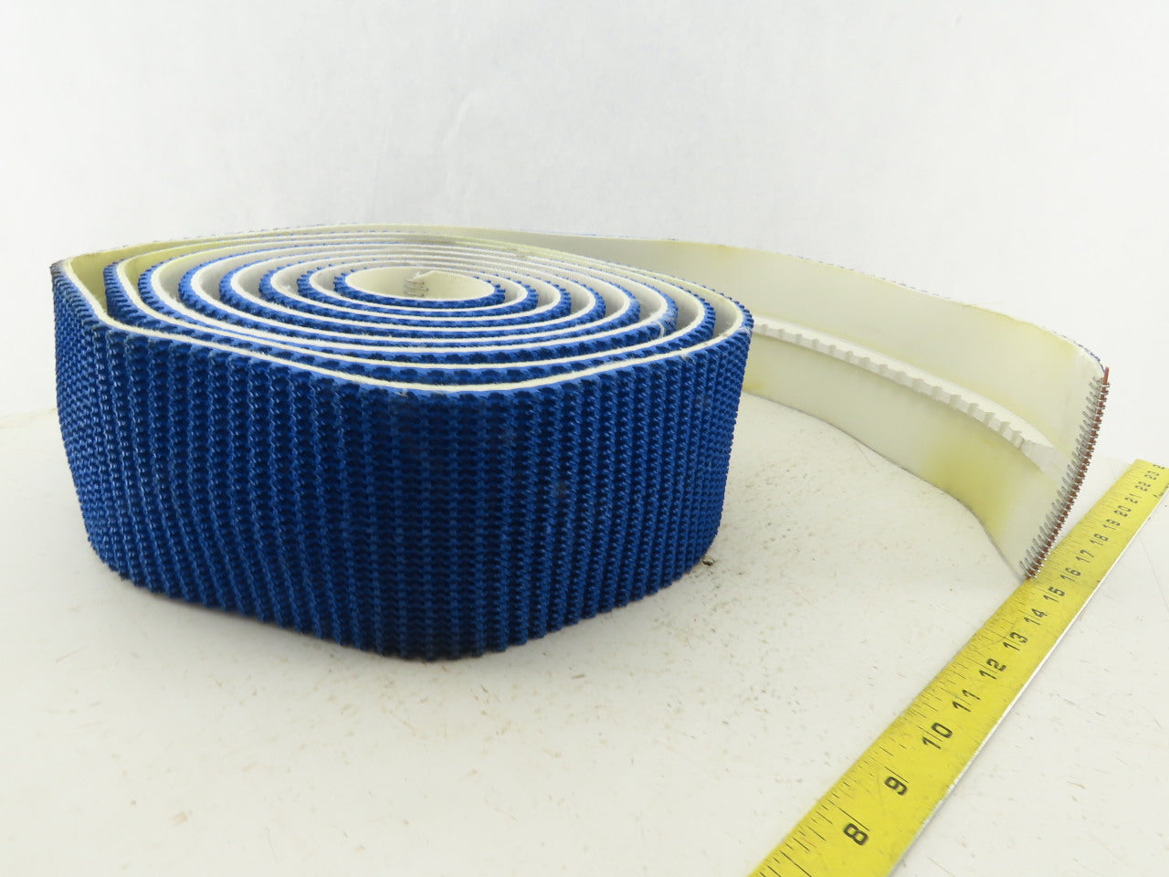 Kaman 4" Wide Rough Top Carbox Incline V-Groove Tracking Conveyor Belt 190"