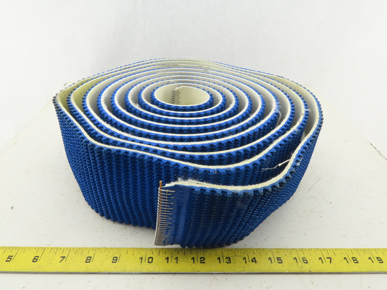 Kaman 4" Wide Rough Top Carbox Incline V-Groove Tracking Conveyor Belt 190"