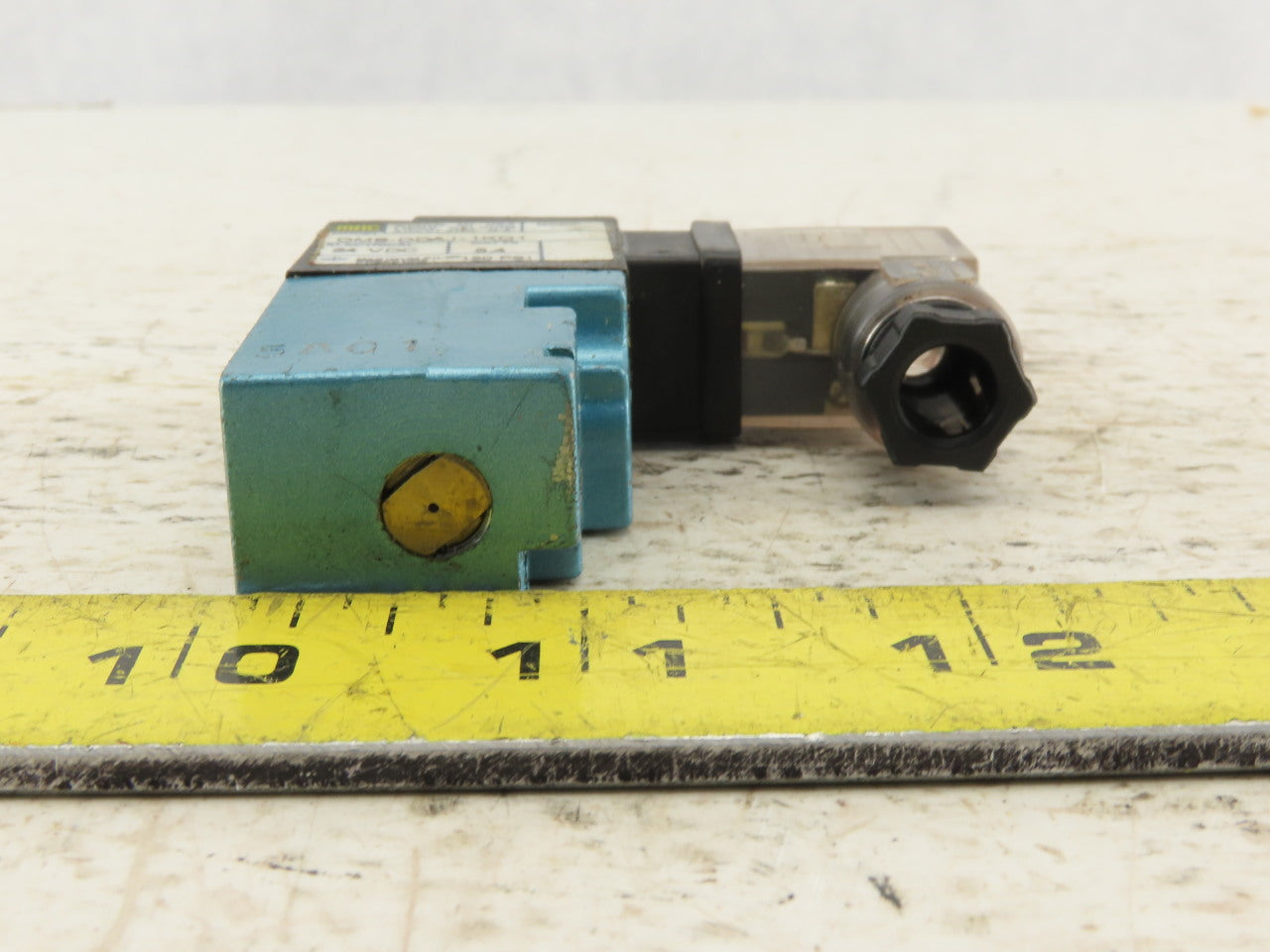 MAC DMB-DDAJ-1KD1 Single Solenoid Pneumatic Directional Valve 24VDC