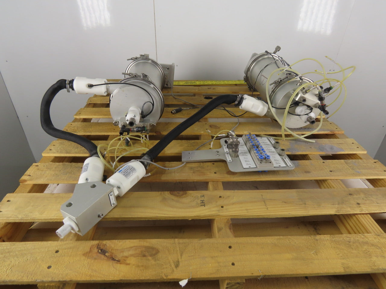 Fanuc Model P-200E Robotic Powder Coat Metered Feed Hopper Pump 2 Part 30kG