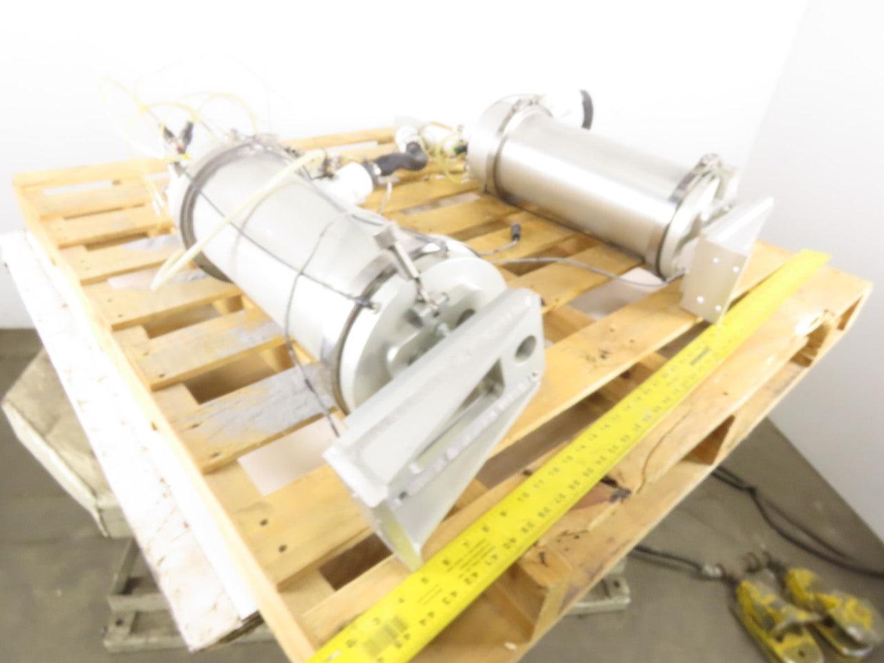 Fanuc Model P-200E Robotic Powder Coat Metered Feed Hopper Pump 2 Part 30kG