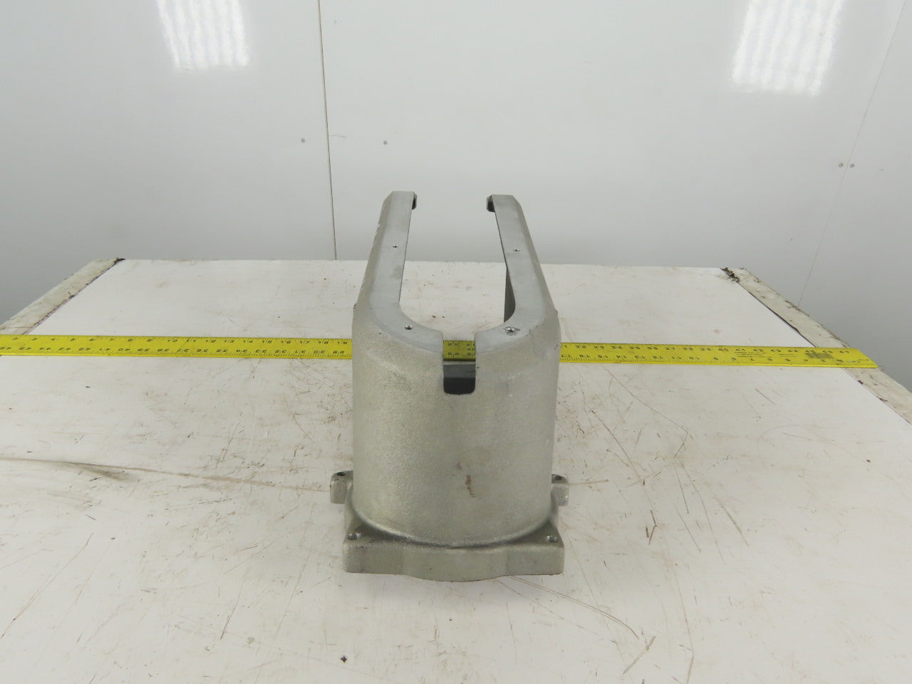 Fanuc Model P-200E Robotic Powder Coat Applicator Wire Hose Terminal Casting