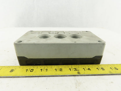 Siemens 3SB1803-4 10A 660V 3 Port Bush Button Station Cast Aluminum Enclosure