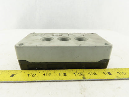 Siemens 3SB1803-4 10A 660V 3 Port Bush Button Station Cast Aluminum Enclosure