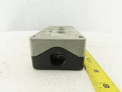 Siemens 3SB1803-4 10A 660V 3 Port Bush Button Station Cast Aluminum Enclosure