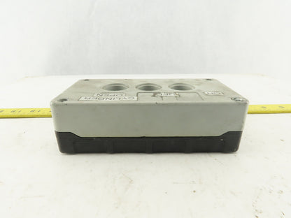 Siemens 3SB1803-4 10A 660V 3 Port Bush Button Station Cast Aluminum Enclosure