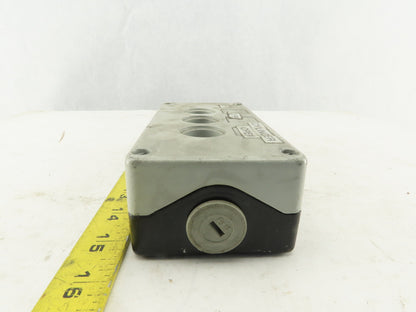 Siemens 3SB1803-4 10A 660V 3 Port Bush Button Station Cast Aluminum Enclosure