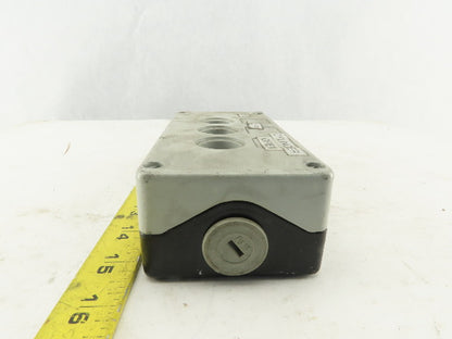 Siemens 3SB1803-4 10A 660V 3 Port Bush Button Station Cast Aluminum Enclosure