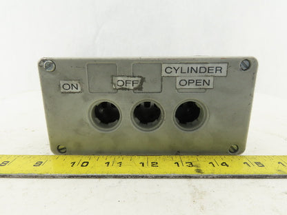 Siemens 3SB1803-4 10A 660V 3 Port Bush Button Station Cast Aluminum Enclosure