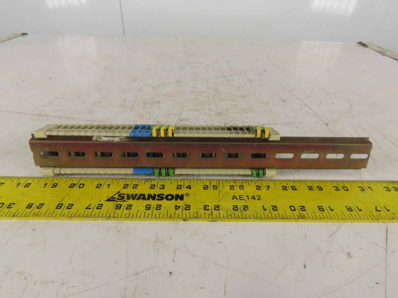 Siemens 8WA1 011-1DG11 6.5mm Size 4 Thru Type Single Pole Screw Terminal Lot/28