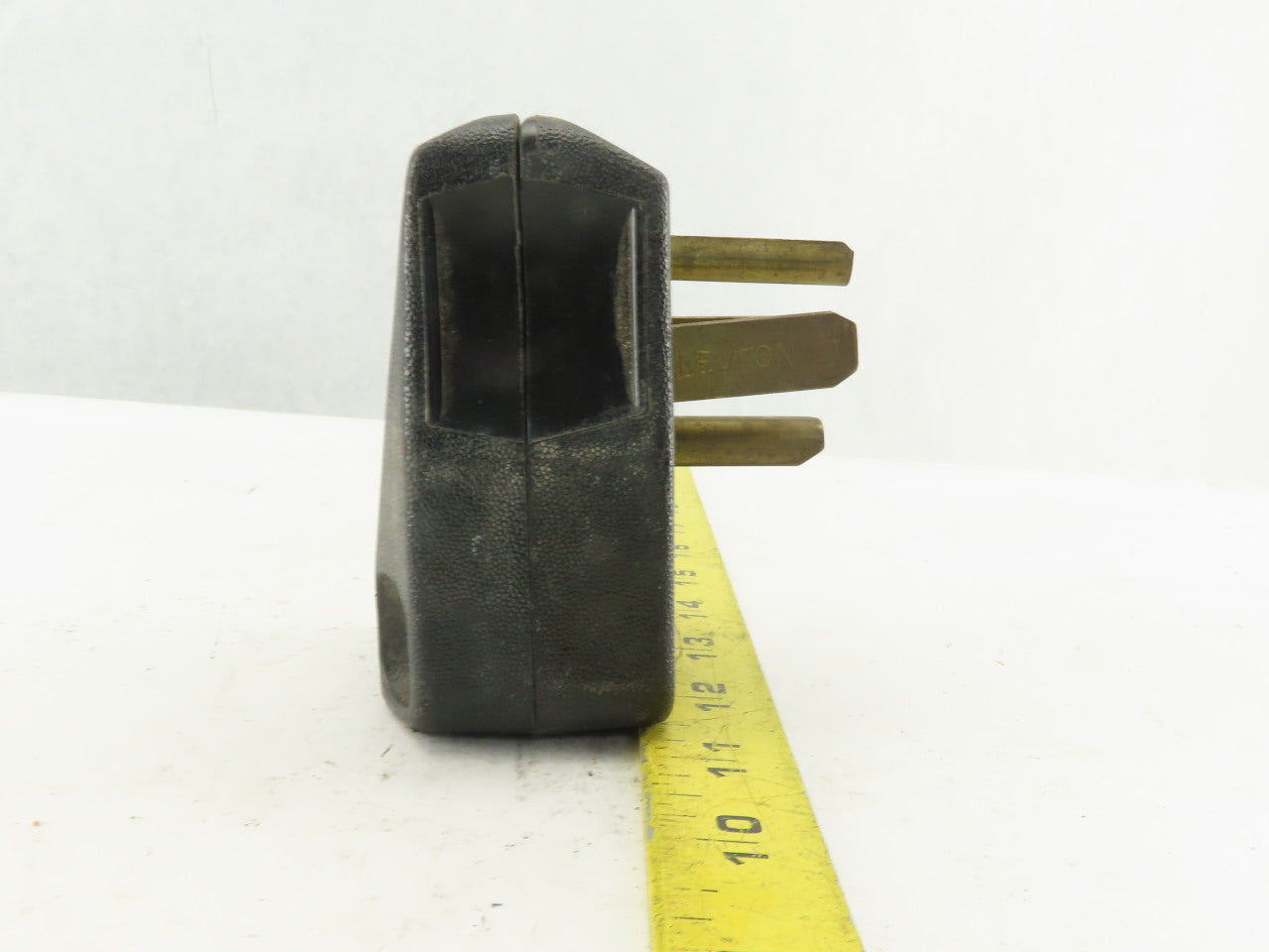 Leviton 30A 125/250V 4 Pole Grounded Angle Blade Appliance Male Plug