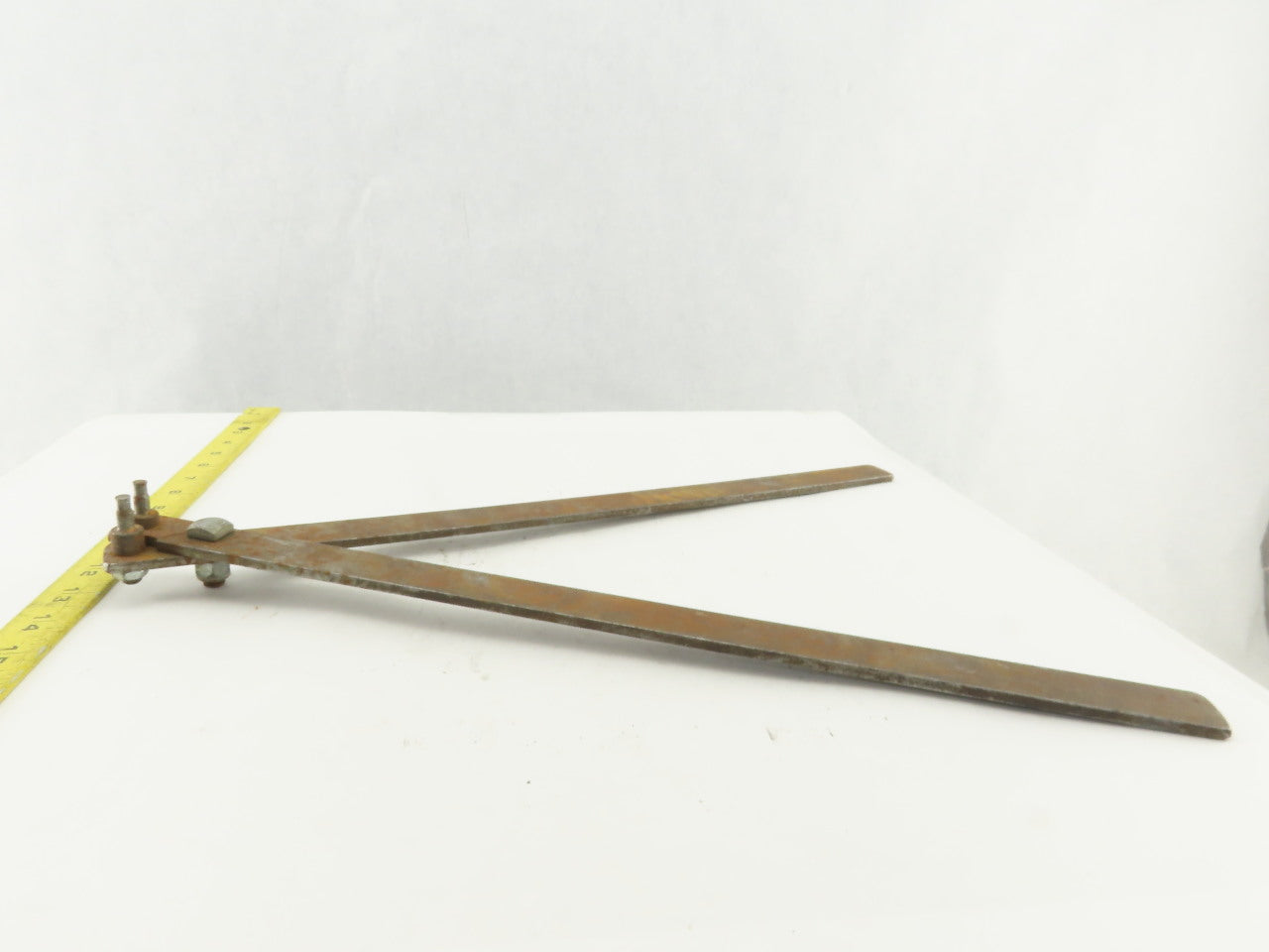 18" 2 Handled Spanner Wrench 3/4" To 2-1/4" Duct-O-Bar