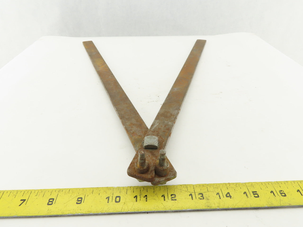 18" 2 Handled Spanner Wrench 3/4" To 2-1/4" Duct-O-Bar
