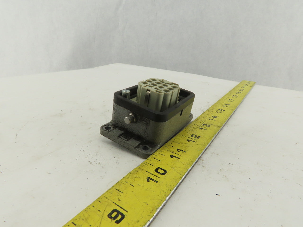 Harting Han 10EE-F 10 Pin Female Plug Base Housing Lever Lock 16A 500V