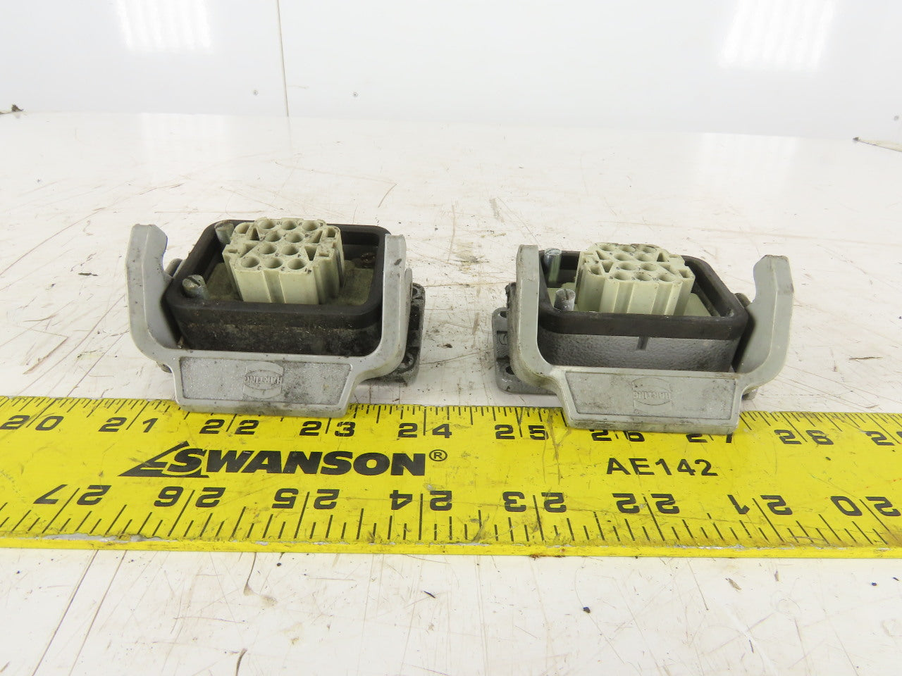 Harting HAN 10EE-F 10 Pin Female Plug Base Housing Lever Lock 16A 500V Lot Of 2