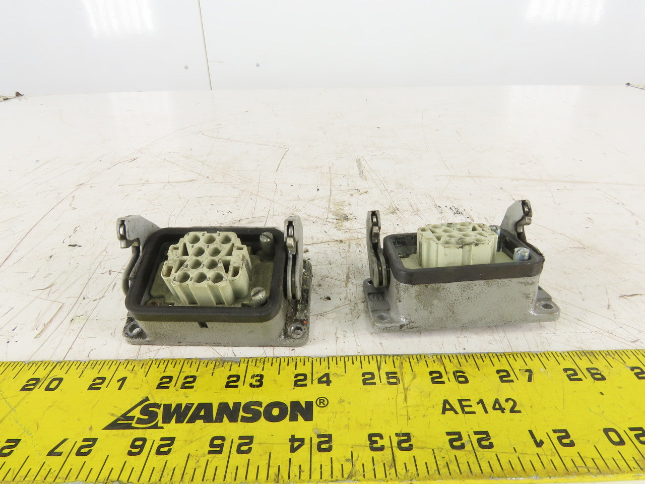 Harting HAN 10EE-F 10 Pin Female Plug Base Housing Lever Lock 16A 500V Lot Of 2