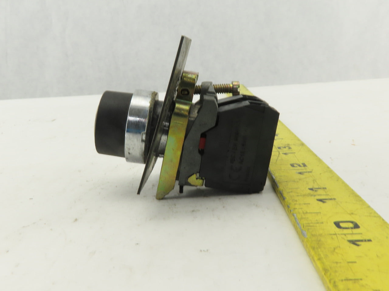 Telemecanique ZBE-101 NO NC Contact Keyed Selector Switch No Key 3 Position