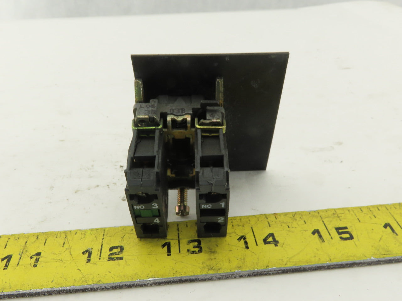 Telemecanique ZBE-101 NO NC Contact Keyed Selector Switch No Key 3 Position