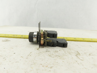 Telemecanique ZBE-102 NO NC Contact 4 Pole Keyed Selector Switch No Key 2 Way