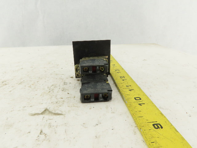 Telemecanique ZBE-102 NO NC Contact 4 Pole Keyed Selector Switch No Key 2 Way