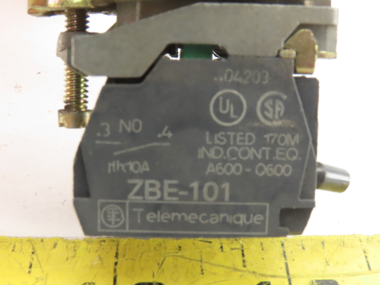 Telemecanique ZBE-101 Normally Open Contact Keyed Selector Switch No Key