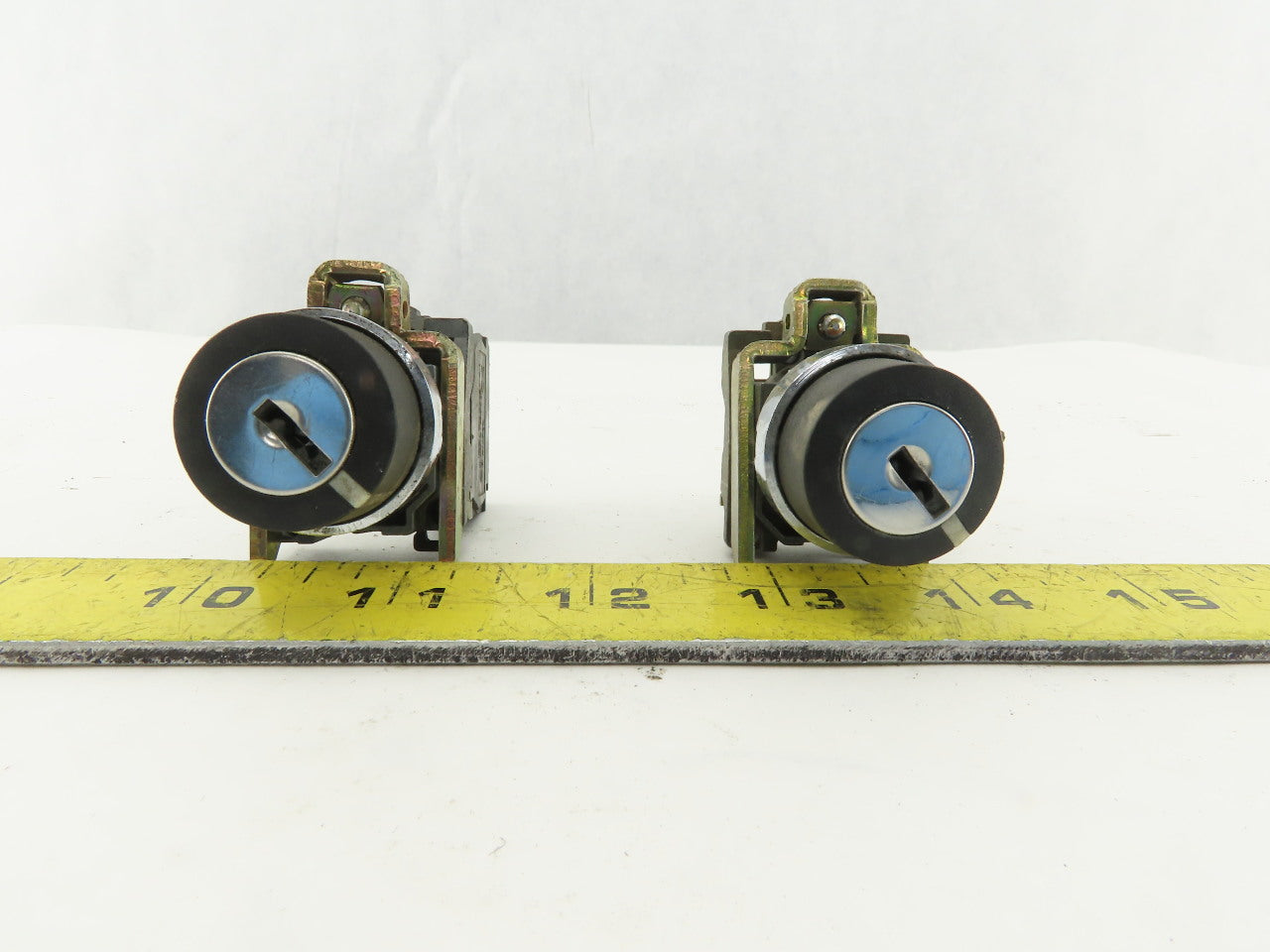 Telemecanique ZBE-101 Single Normally Open Contact Keyed Selector Switch Lot /2