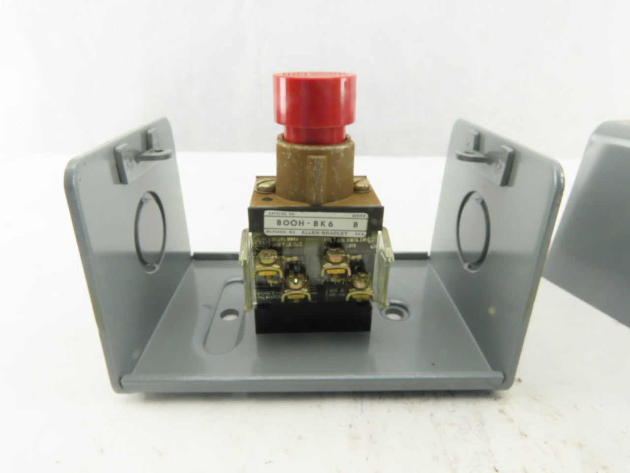 Allen Bradley 800H-1HA Heavy Duty NEMA Type 1 Housing And Push Button Red Stop