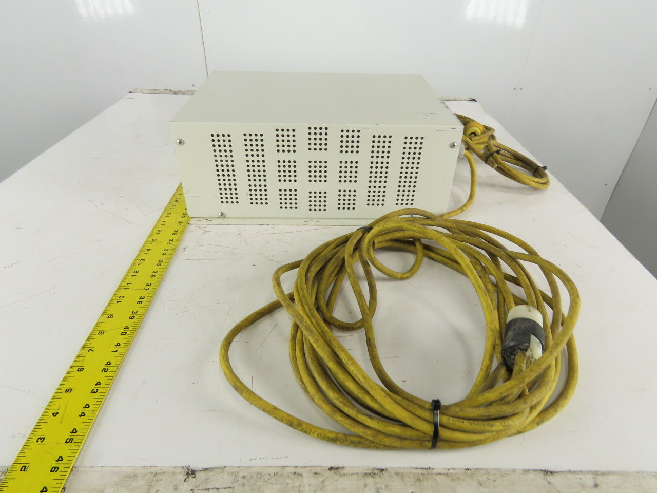 Powervar 61100-57 ABC830-11W 120VAC 60Hz Power Conditioner