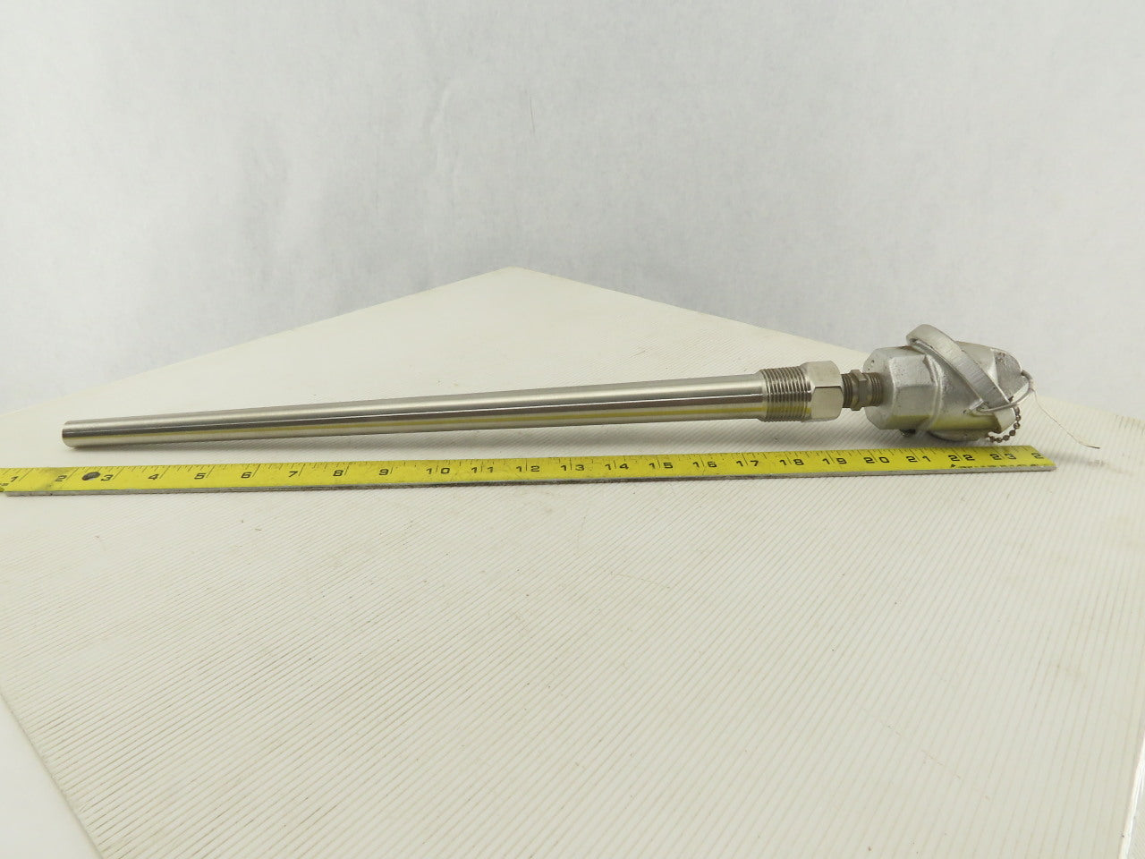 Barber-Colman J61W-M0165-AB2-L-0B Thermowell Tapered Probe 17"