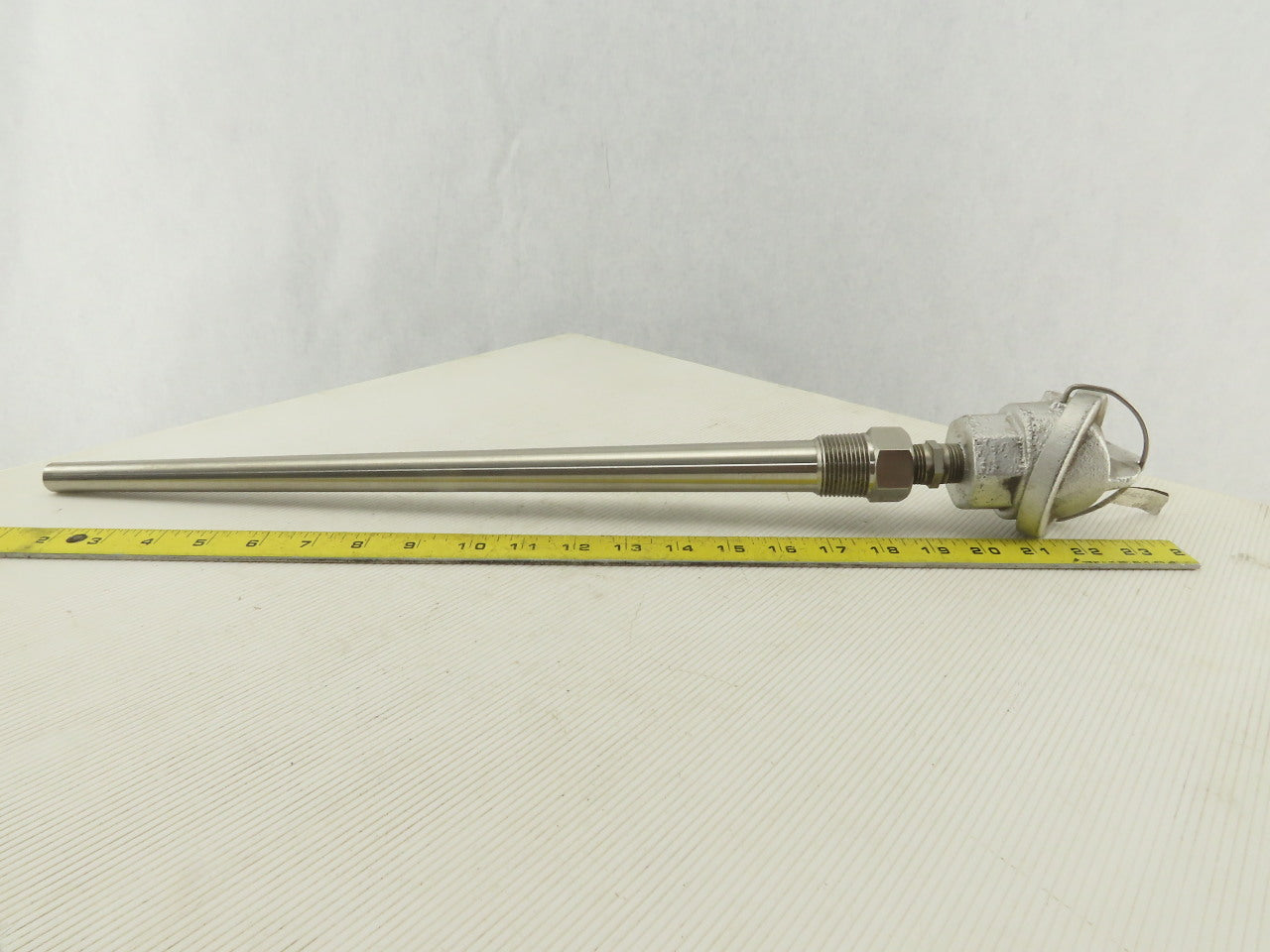 Barber-Colman J61W-M0165-AB2-L-0B Thermowell Tapered Probe 17"