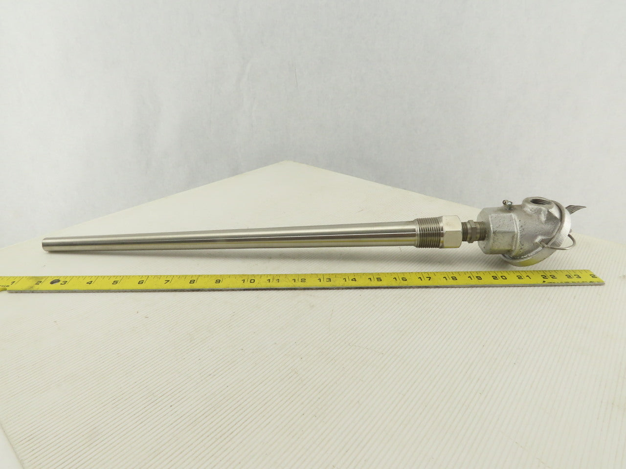Barber-Colman J61W-M0165-AB2-L-0B Thermowell Tapered Probe 17"