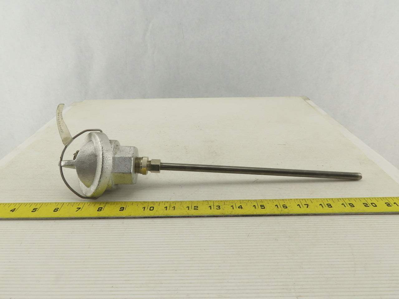 Barber Colman J20I-73112 Thermocouple Probe Cast Iron Housing 10" Probe