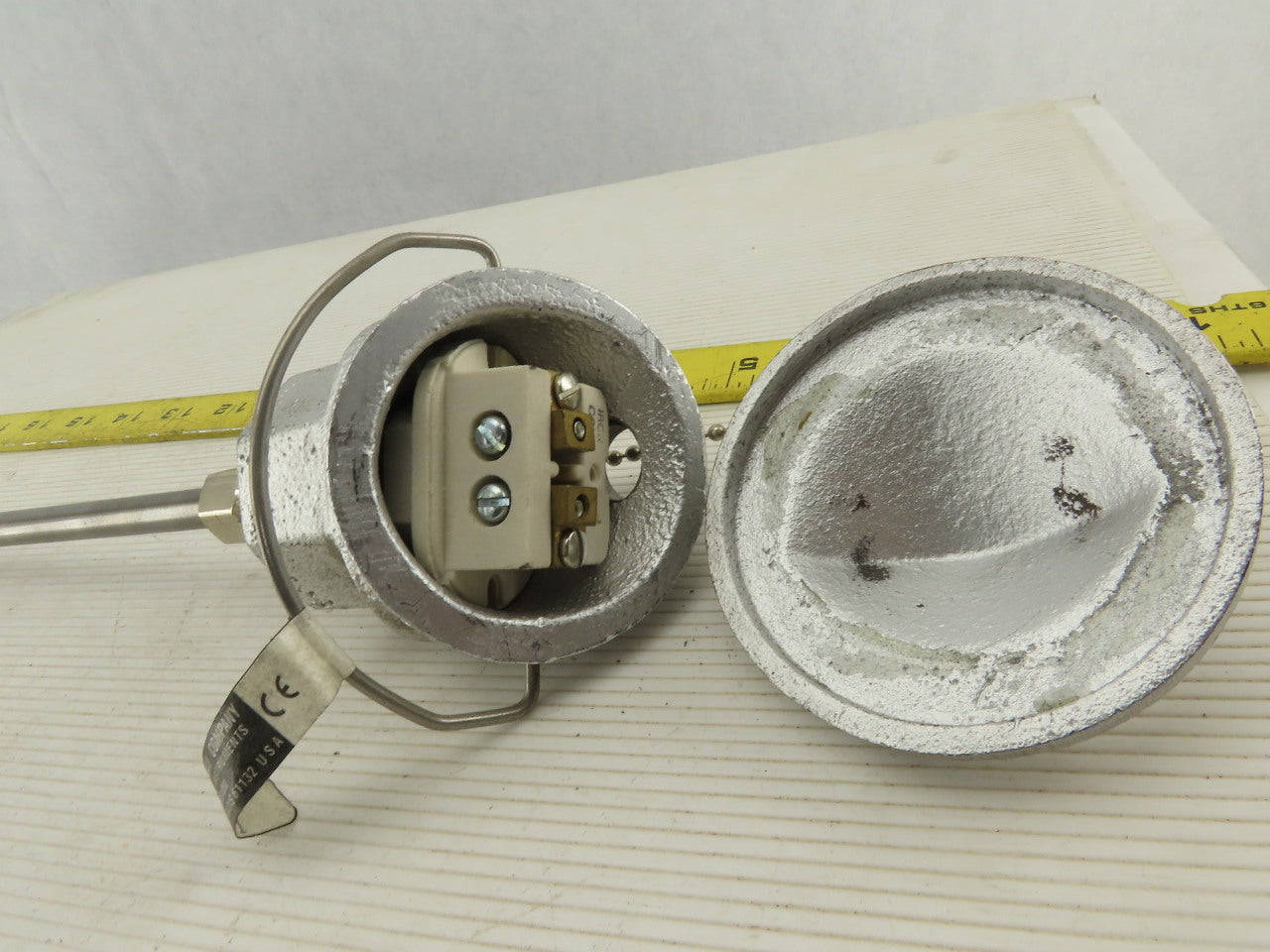 Barber Colman J20I-73112 Thermocouple Probe Cast Iron Housing 10" Probe
