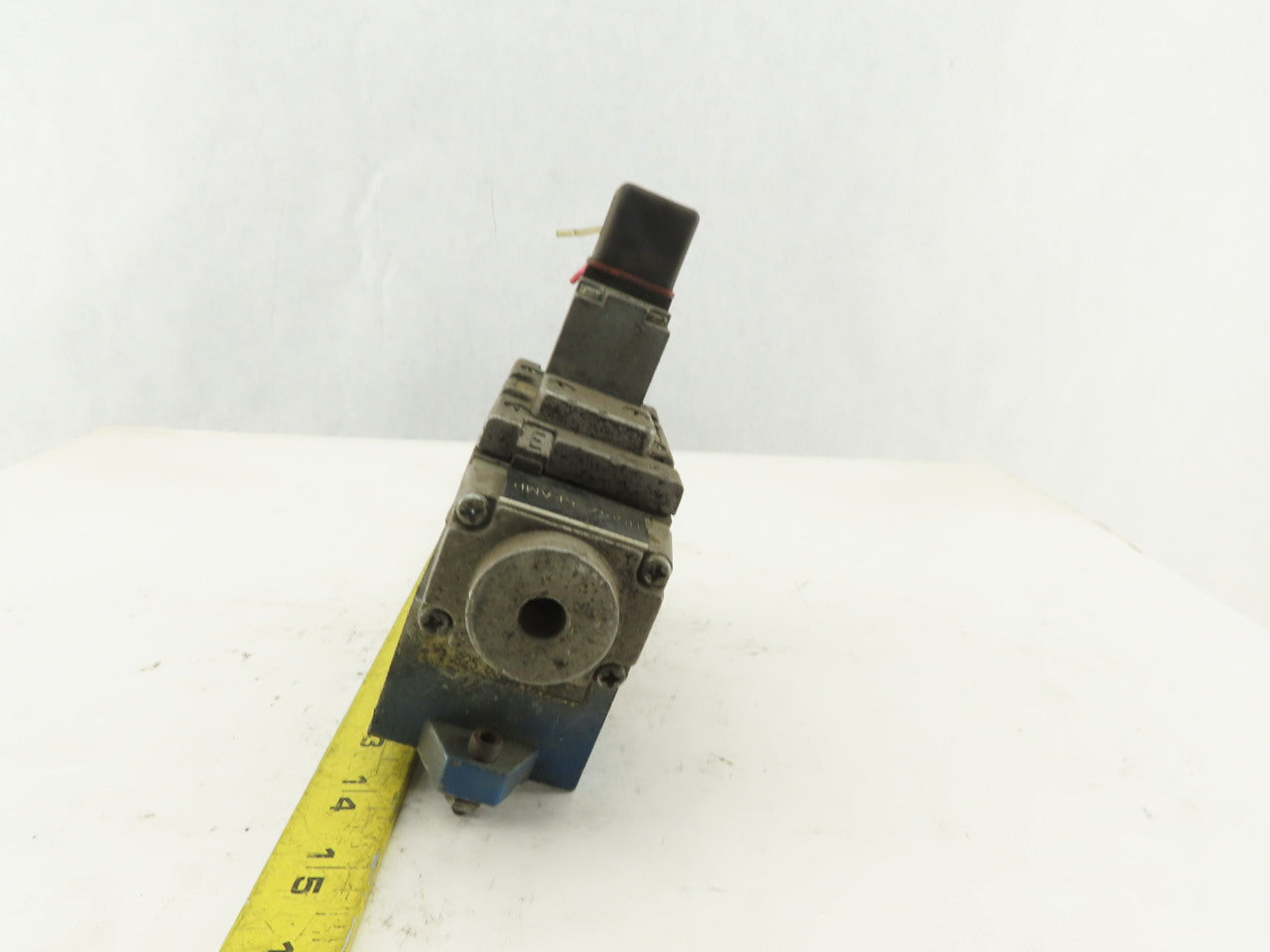 Bosch 0 820 025 028 5/2 Position Single Solenoid Air Valve 110V Coil