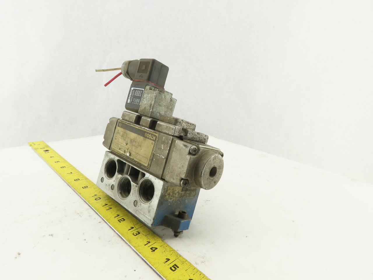 Bosch 0 820 025 028 5/2 Position Single Solenoid Air Valve 110V Coil
