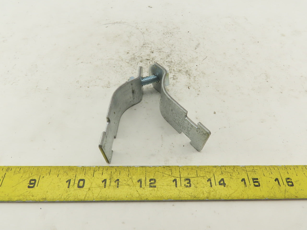 Cooper B2005 B-Line 1-1/2" TW 1-3/4" OD Conduit Strut Straps Lot Of 18