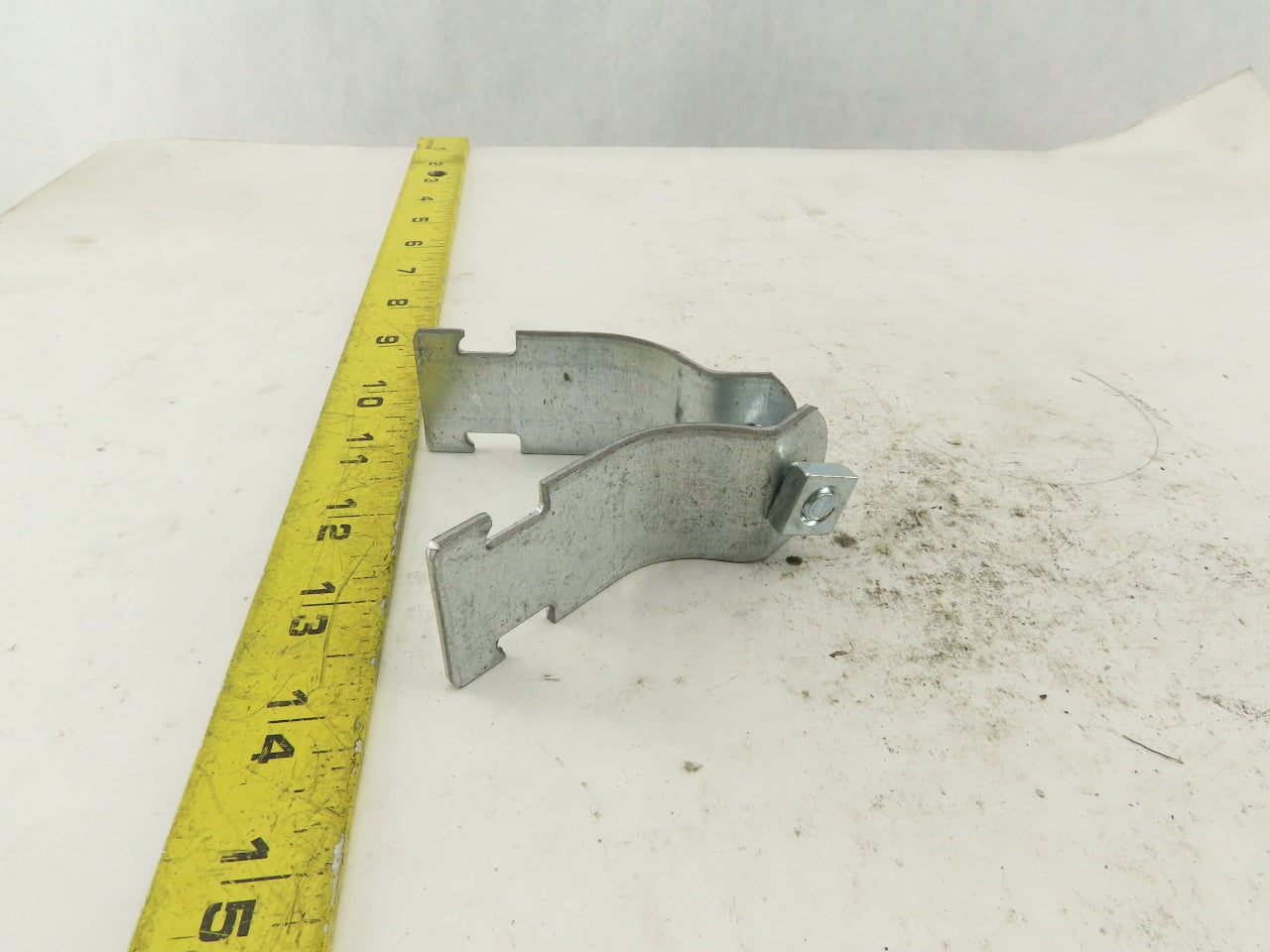 Cooper B2005 B-Line 1-1/2" TW 1-3/4" OD Conduit Strut Straps Lot Of 18